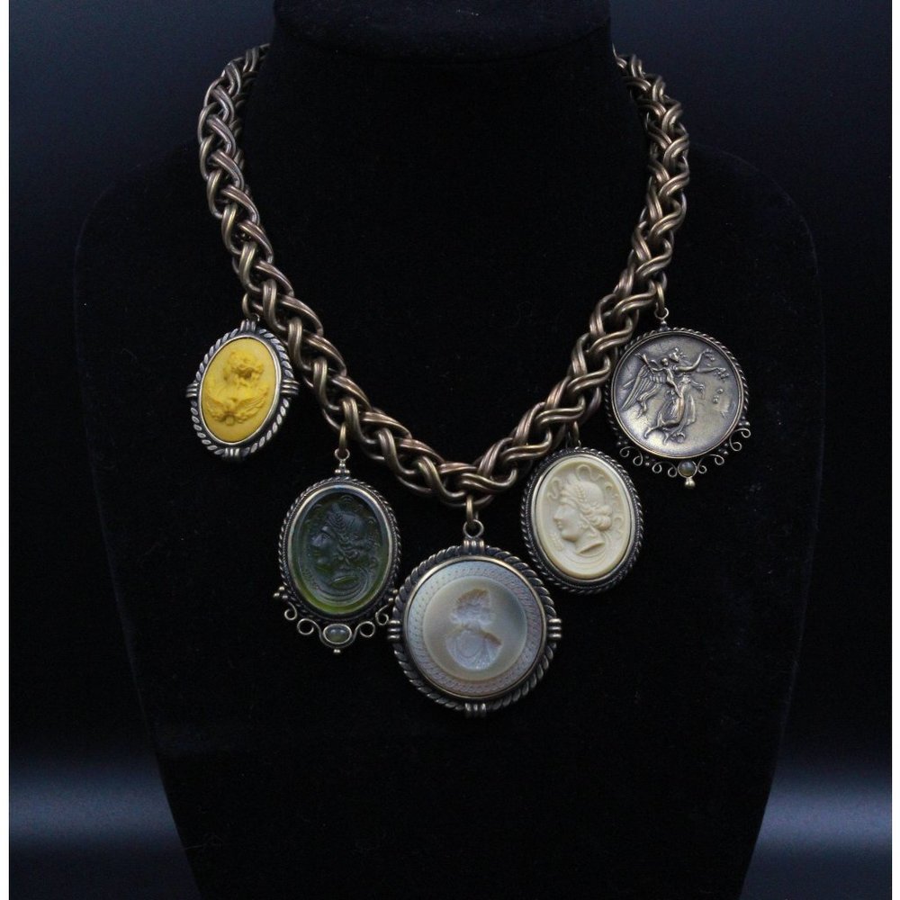 MY CAMEO ROMEO STATEMENT NECKLACE GOLD